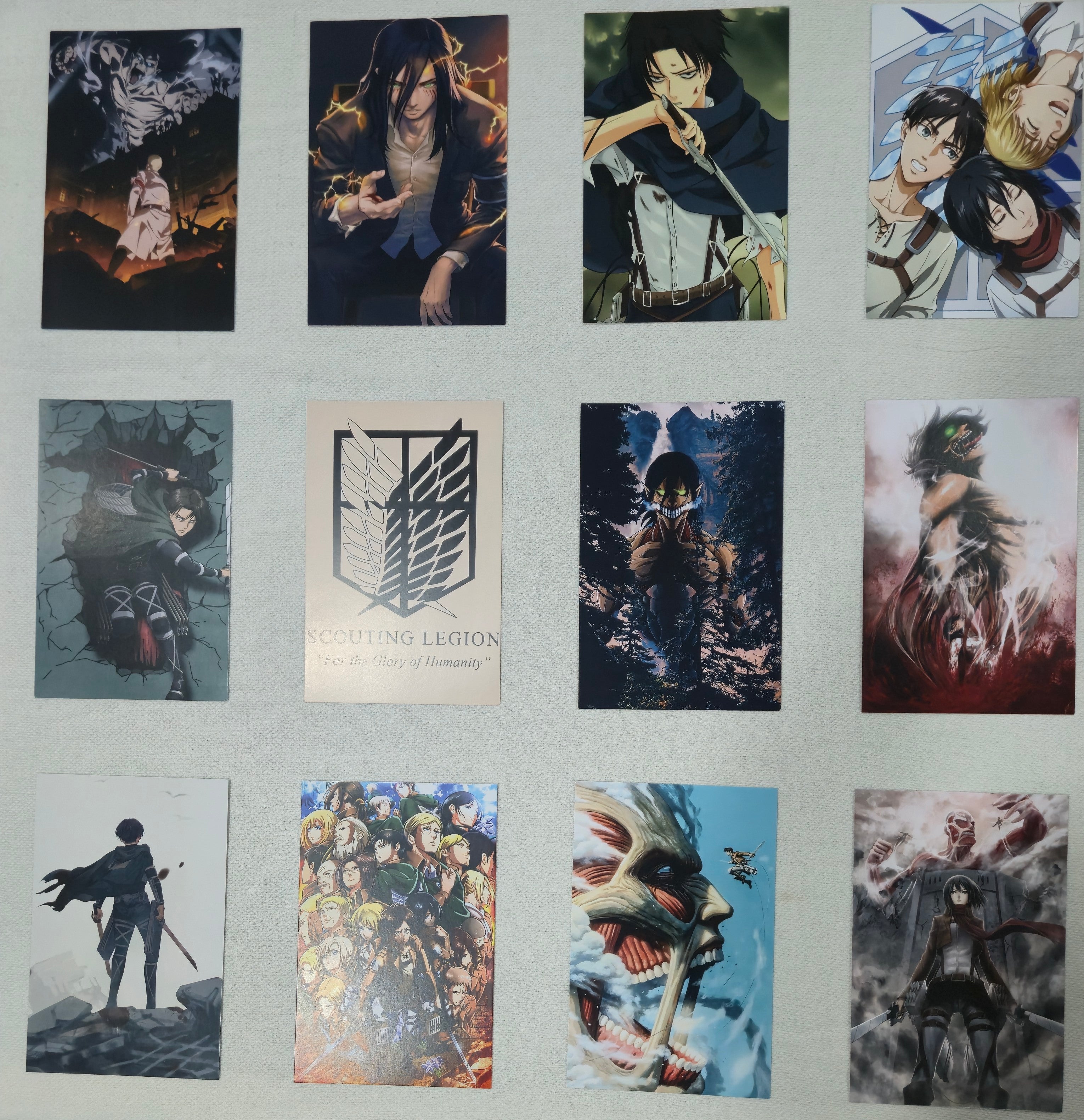 Attack on Titan – 12-Piece Mini Poster Pack